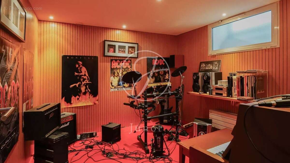 Maison à NEUILLY-SUR-SEINE