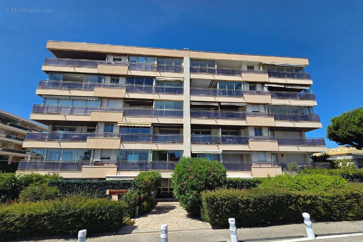 Appartement à SAINT-LAURENT-DU-VAR