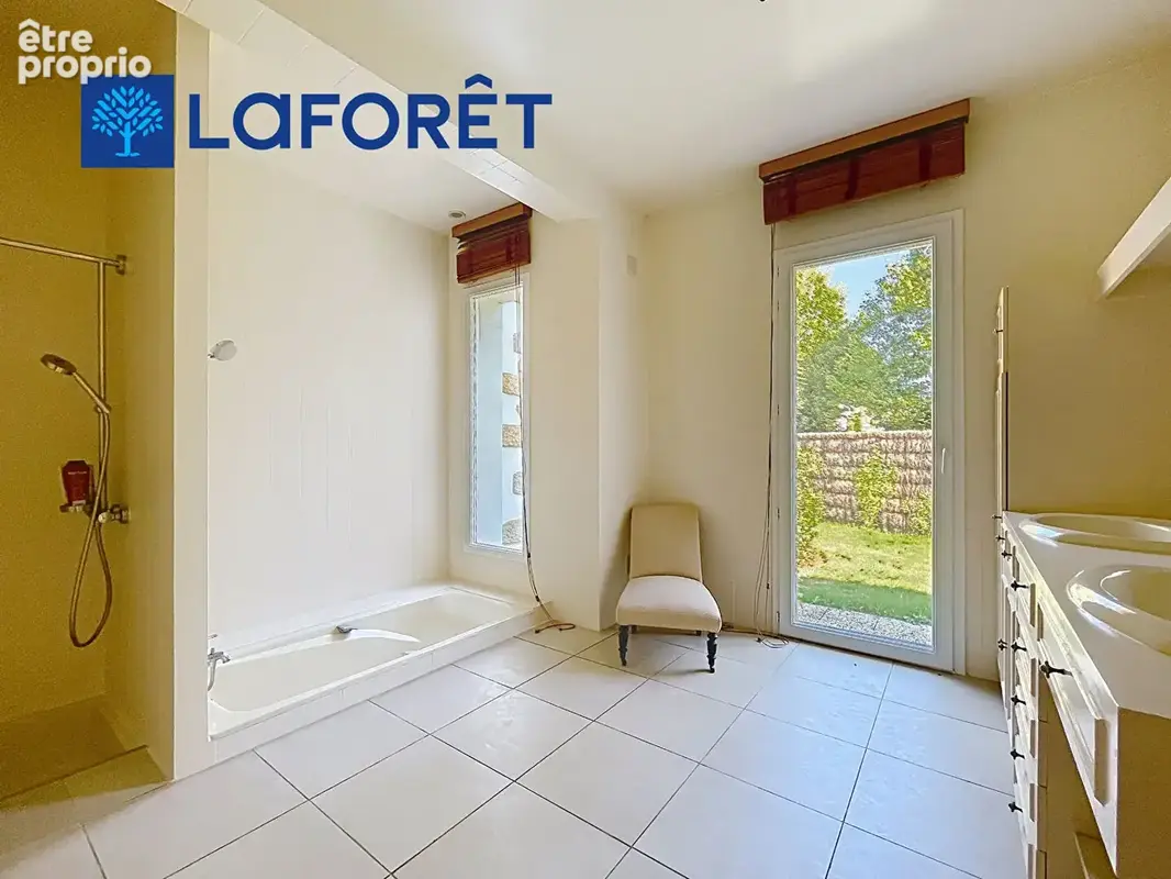 A VENDRE- Maison Pontivy 7 pièce(s) 206 m2 - photo 8