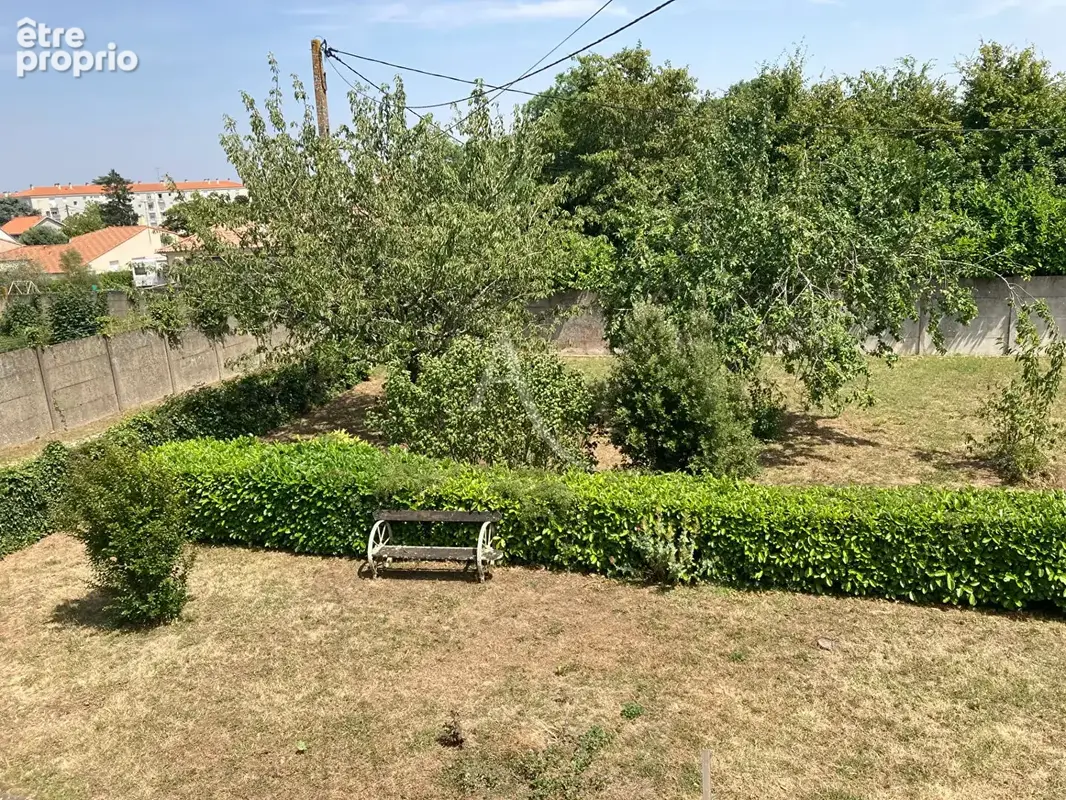 Maison sur sous-sol idéalement située à Fontenay-Le-Comte - photo 7