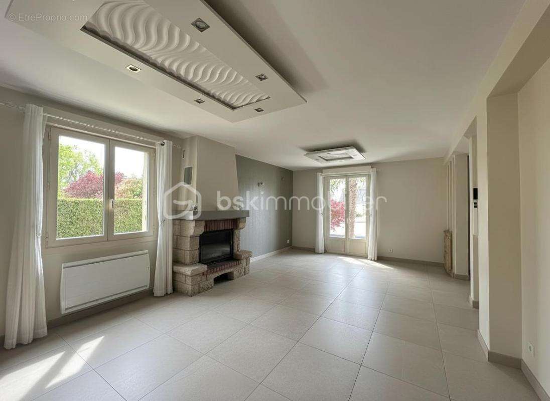 Maison à MONTREUIL-LE-GAST