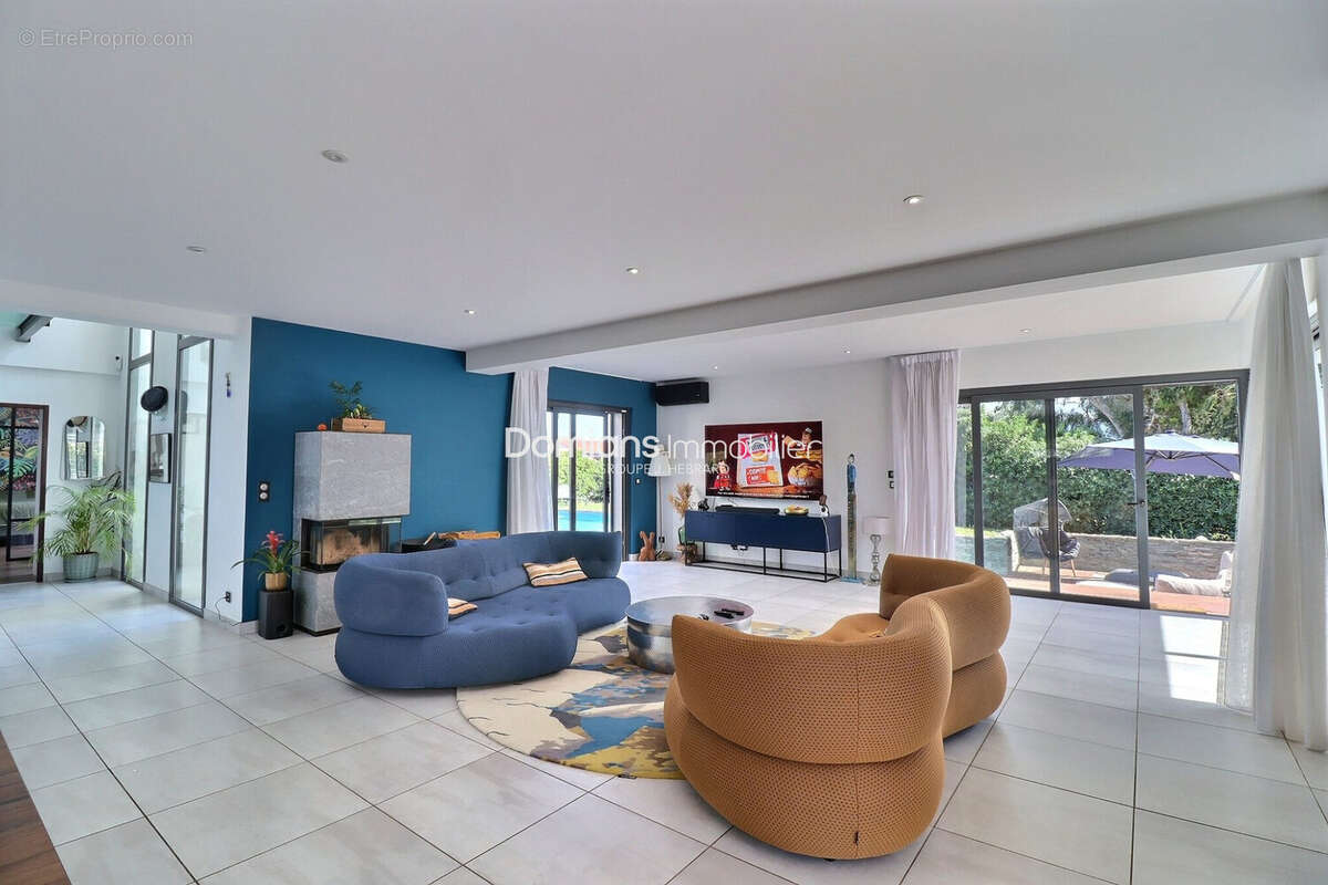 Maison 210 m² à Saint-Cyprien  - photo 8