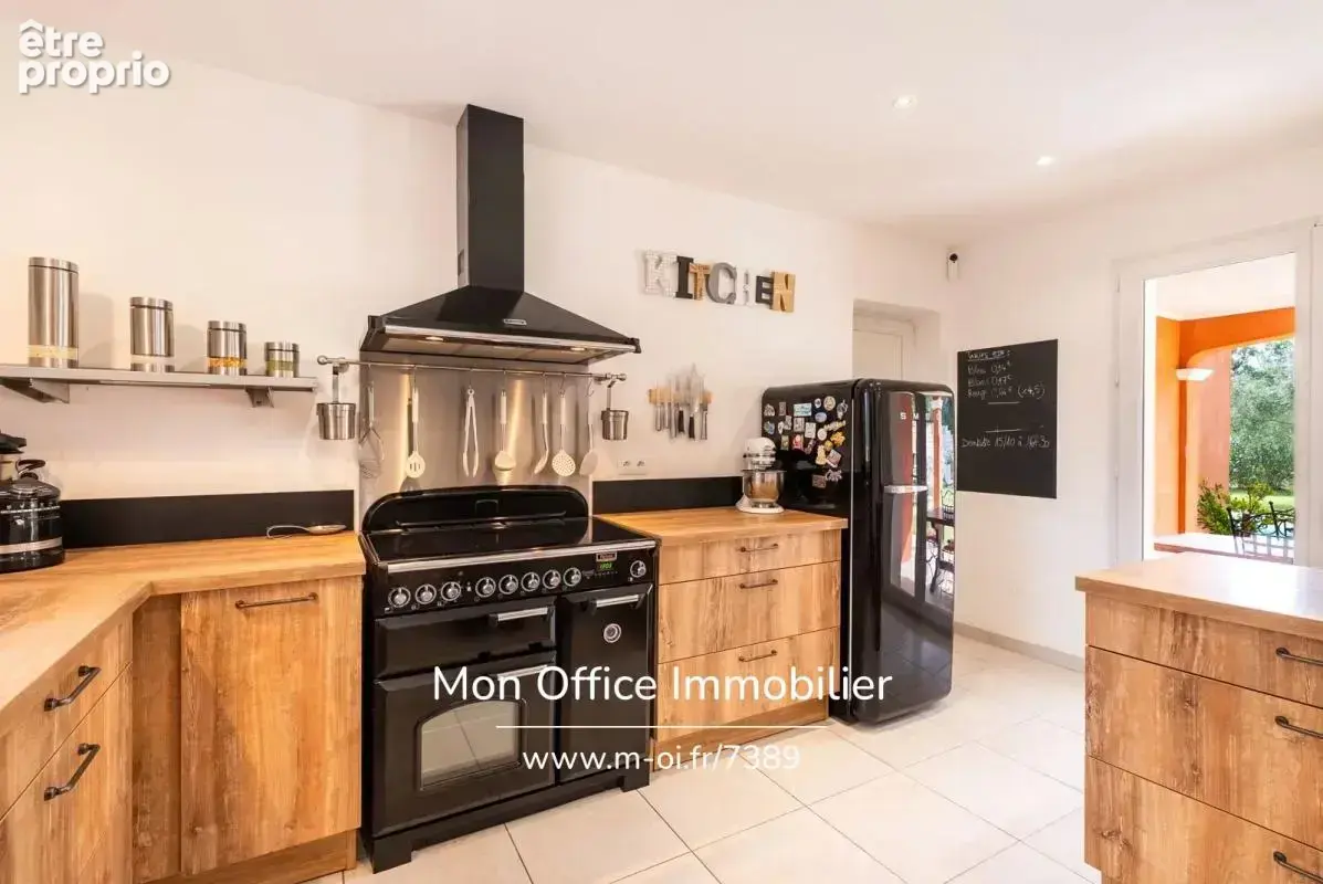 Référence : 7389-JDO - Maison familiale 4 chambres avec piscine et terrain de 1 260 m² à Venelles - photo 10