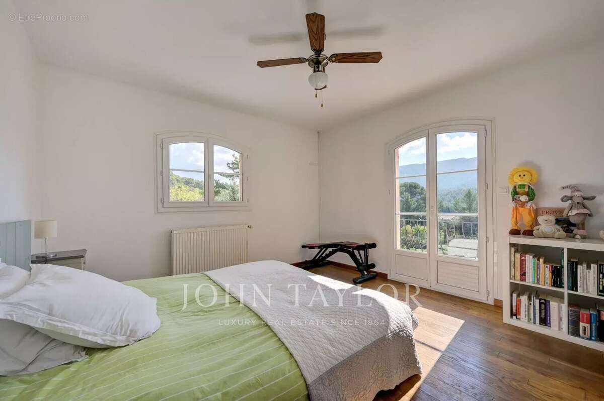 Maison à VAUVENARGUES