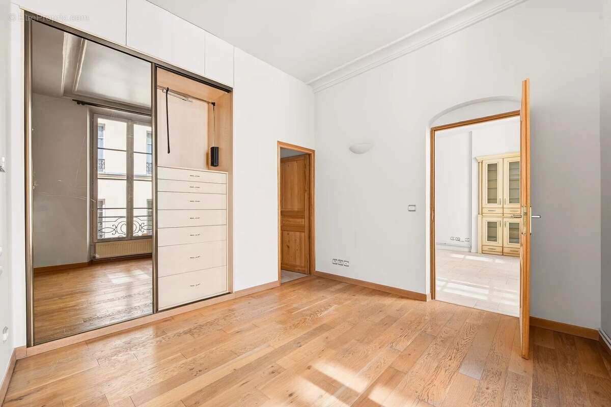 Appartement à PARIS-3E