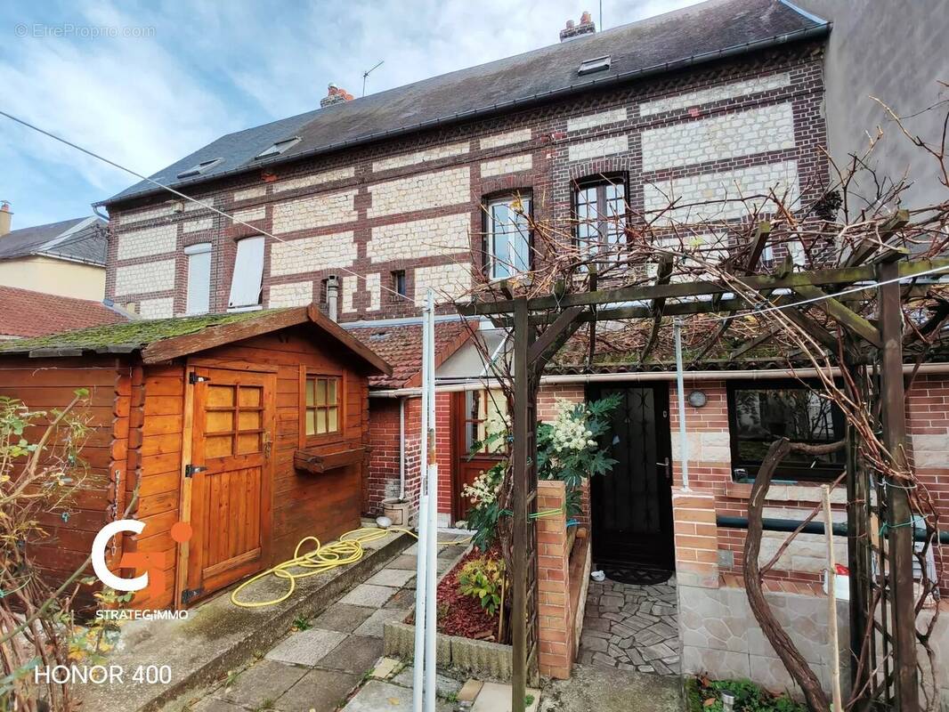 Maison à SAINT-ETIENNE-DU-ROUVRAY