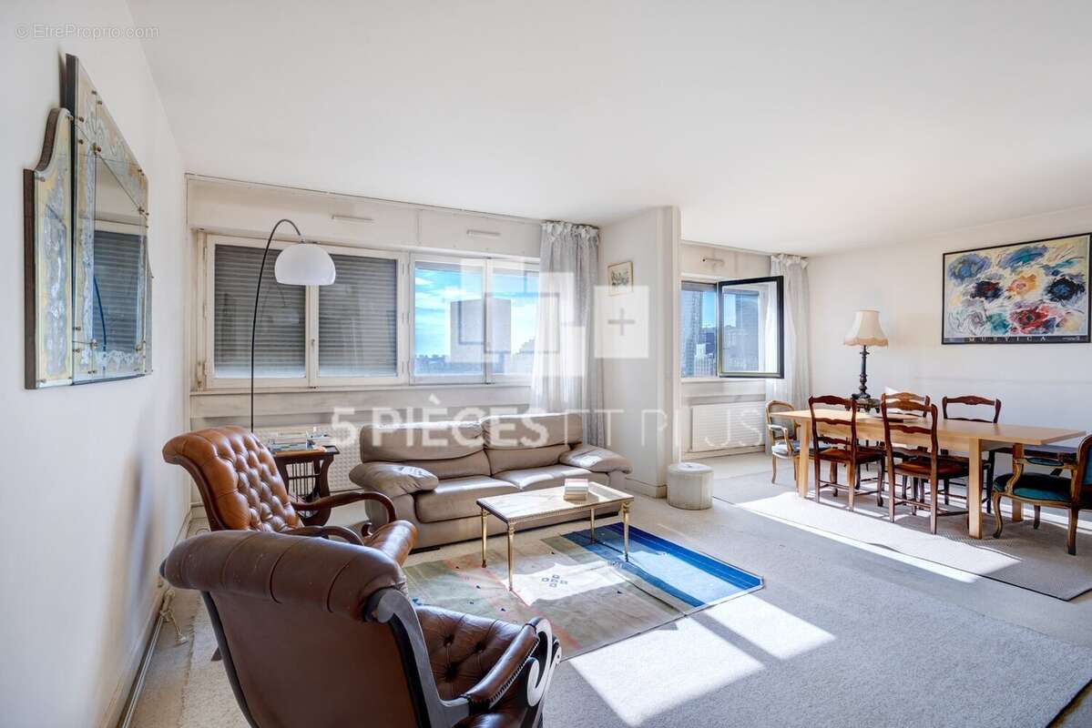 Appartement à COURBEVOIE