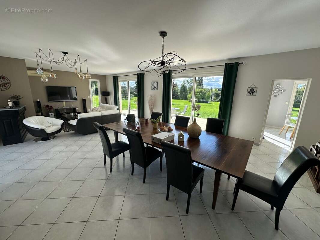 Maison 255 m² à Poilly-Lez-Gien  - photo 2