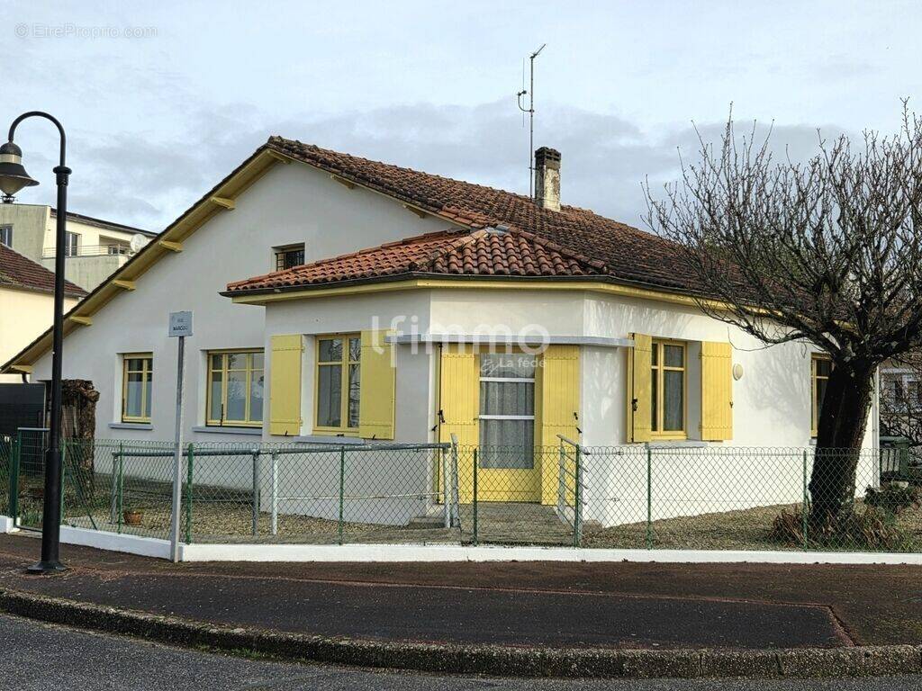 Maison à AMBES