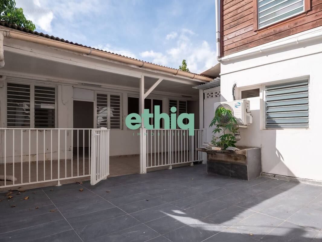 Appartement à POINTE-A-PITRE