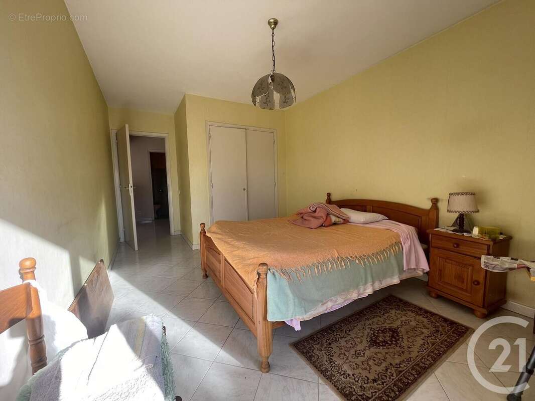 Maison à SAINT-LAURENT-DU-VAR