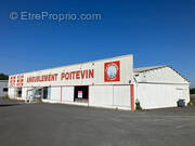 Commerce à FONTAINE-LE-COMTE