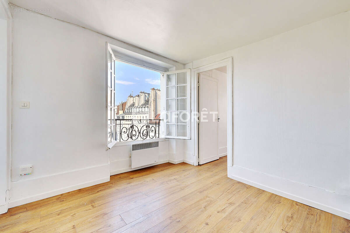 Appartement à PARIS-3E