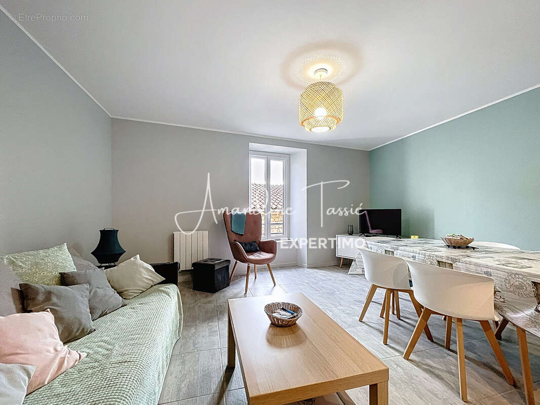 Appartement à COMPEYRE