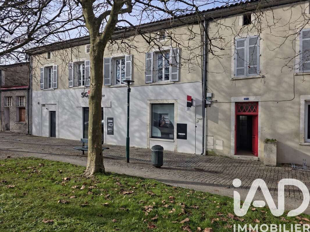 Photo 2 - Appartement à BARBEZIEUX-SAINT-HILAIRE