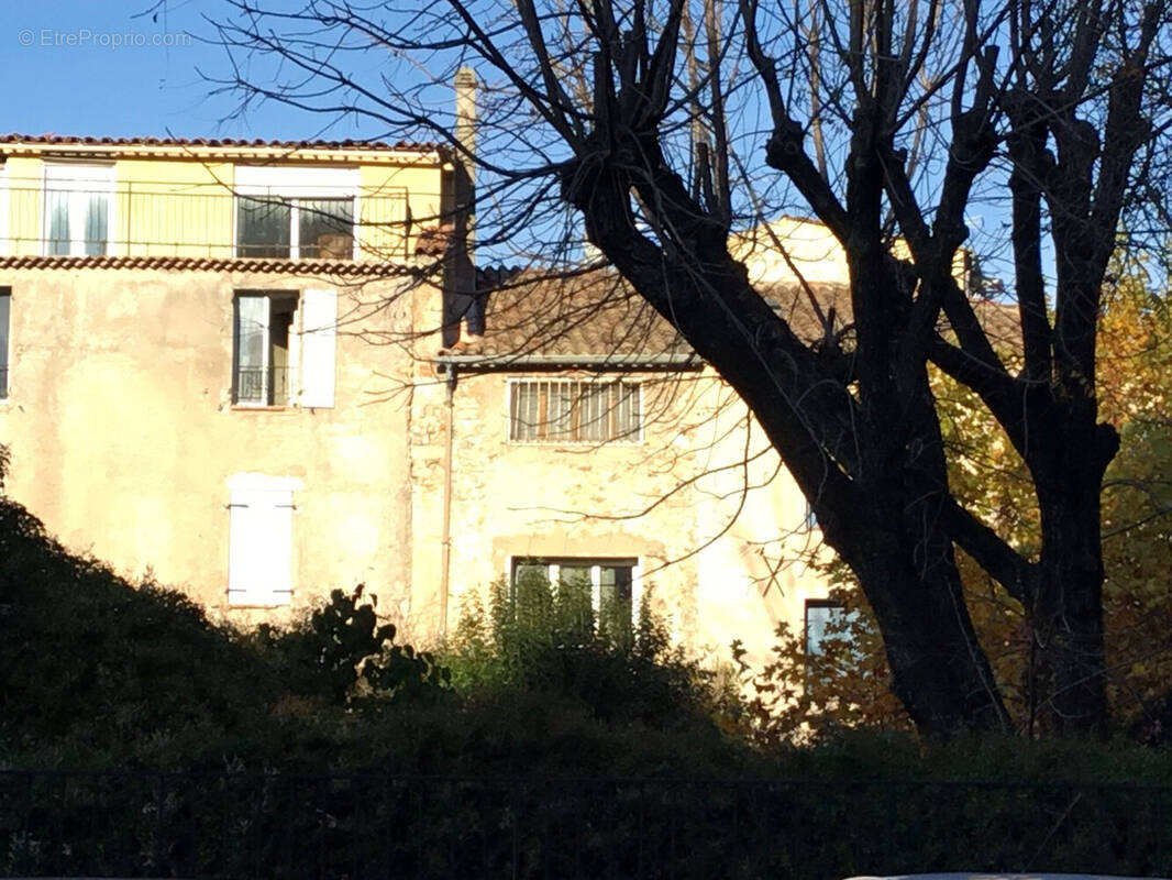 Appartement à TOURVES