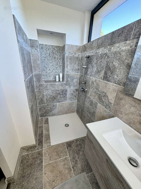 Maison à SAINTE-CECILE-LES-VIGNES