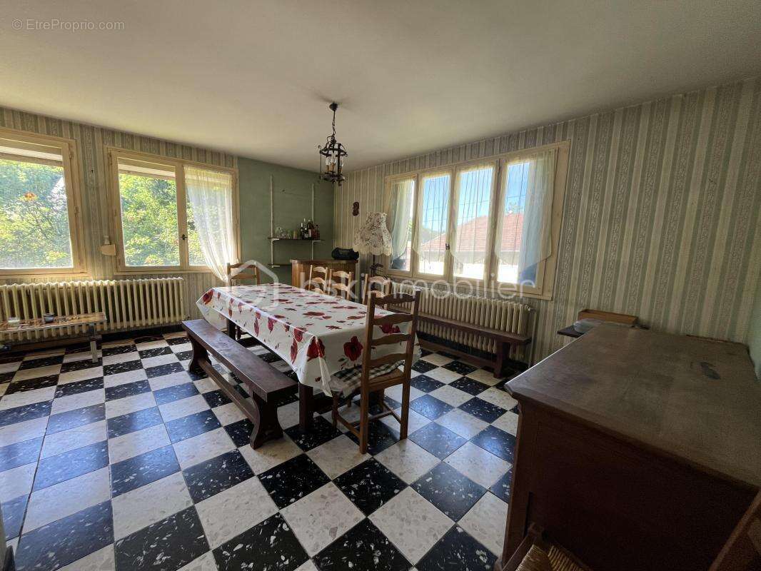 Maison à NANT-LE-PETIT