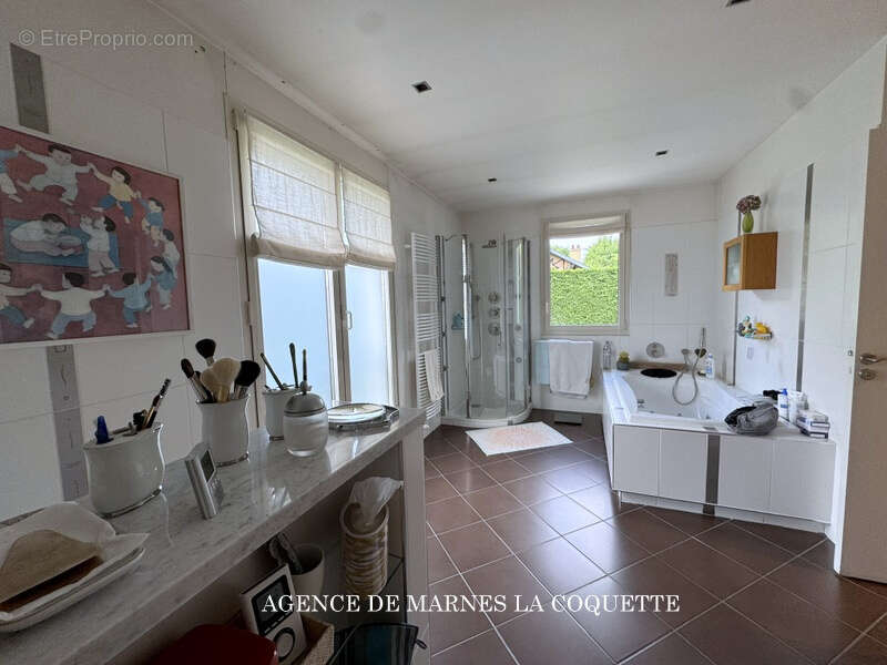 Maison à VILLE-D'AVRAY