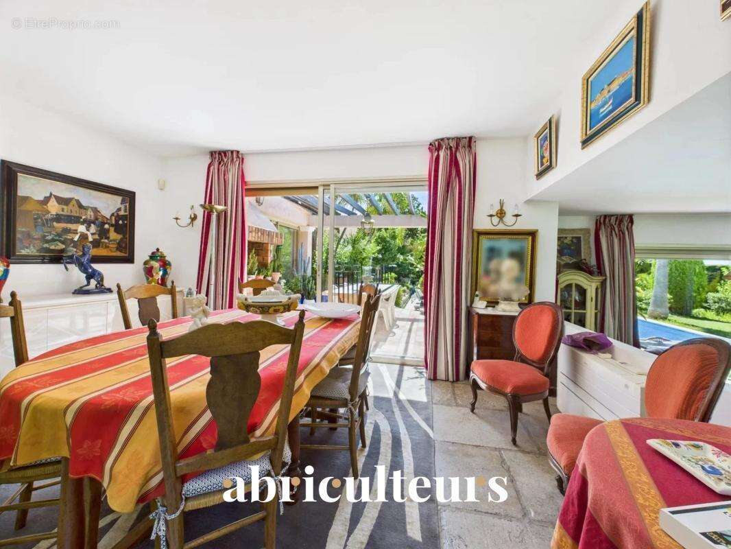 Maison familiale 5 chambres avec piscine et jardin en vente La Colle-sur-Loup (06480) - photo 6