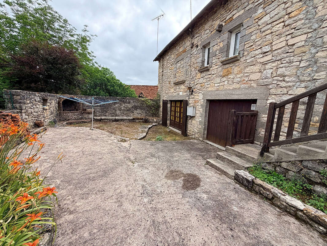 maison de village a 7kms de FIGEAC.  5 PIECES PRICIPALES - photo 2