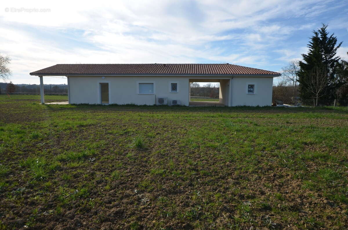 020 - Maison à MAIGNAUT-TAUZIA
