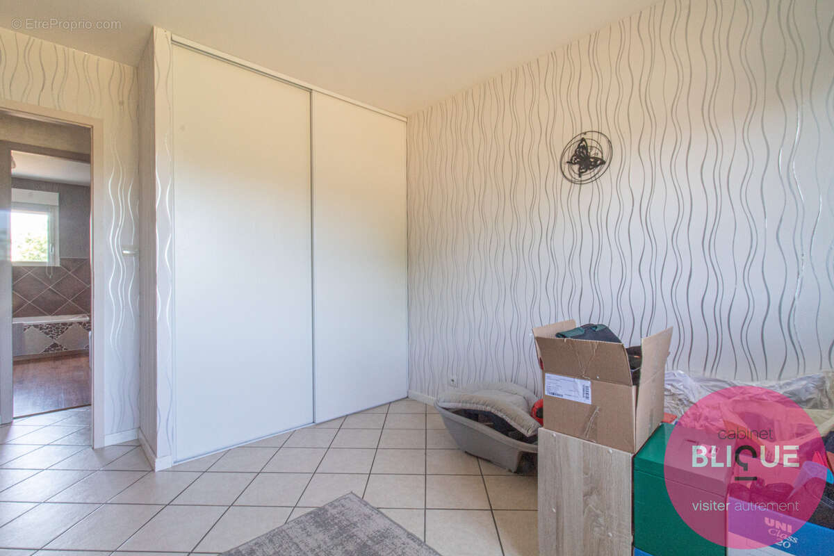 Plain-pied, grand jardin et garages xxl : ici, l'espace a pris ses aises ! - photo 27