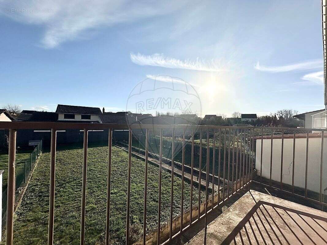 Maison à AY-SUR-MOSELLE