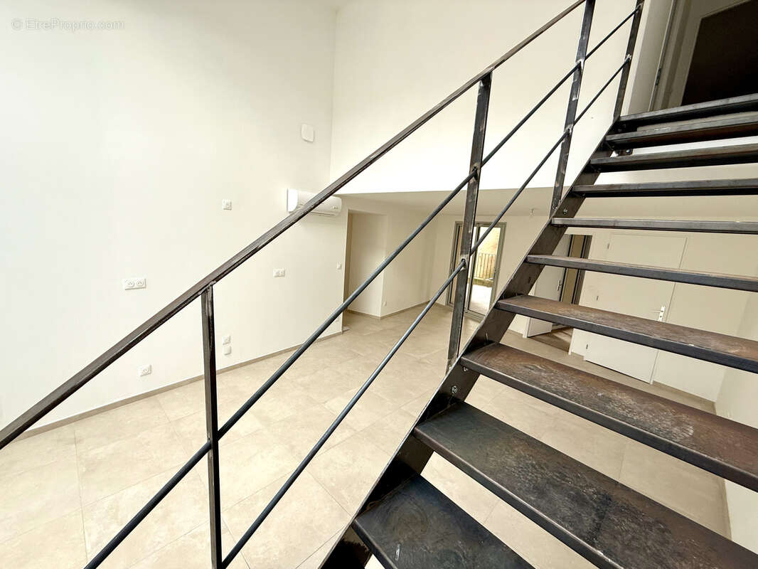 Appartement à SUZE-LA-ROUSSE