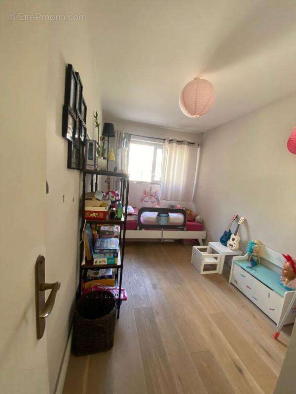 Appartement à VILLE-D'AVRAY