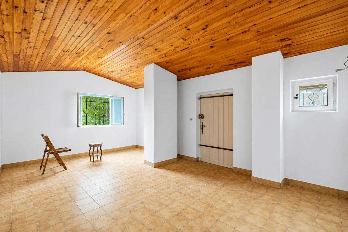 Grande Maison 6P avec Potentiel à Saint-Laurent-du-Var - photo 5