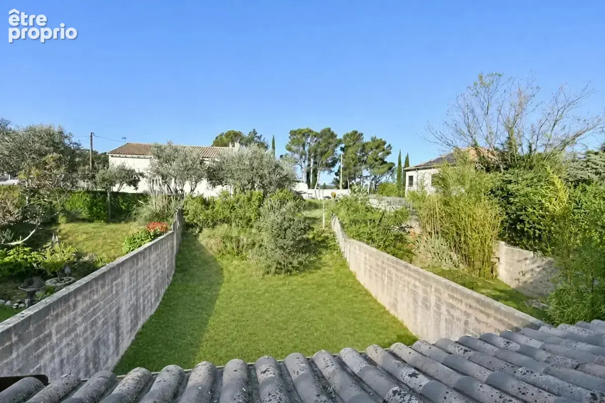 Maison lumineuse avec jardin à Saint-Julien-les-Rosiers - photo 16