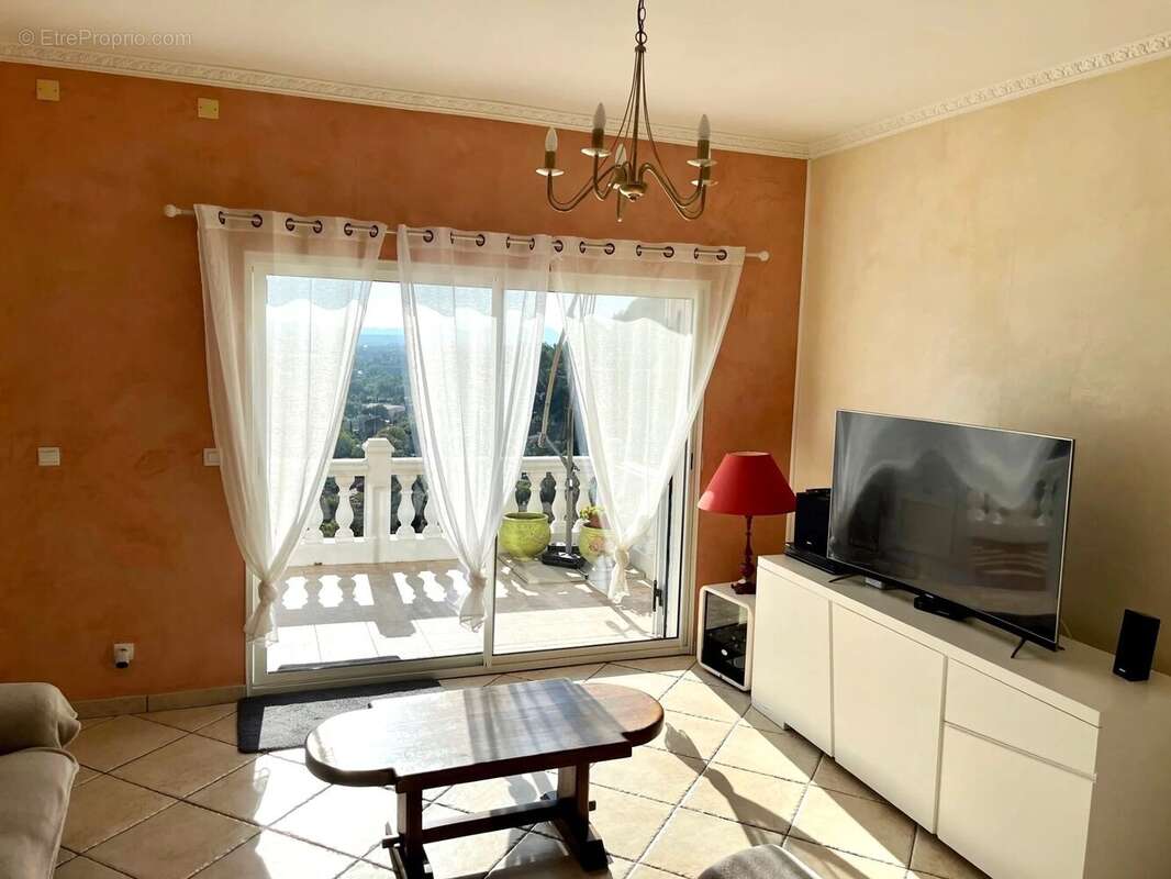 Maison à SOLLIES-TOUCAS