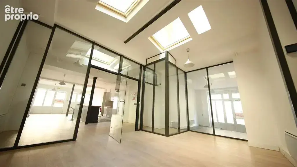 Local 107 m² - rue baron - photo 2