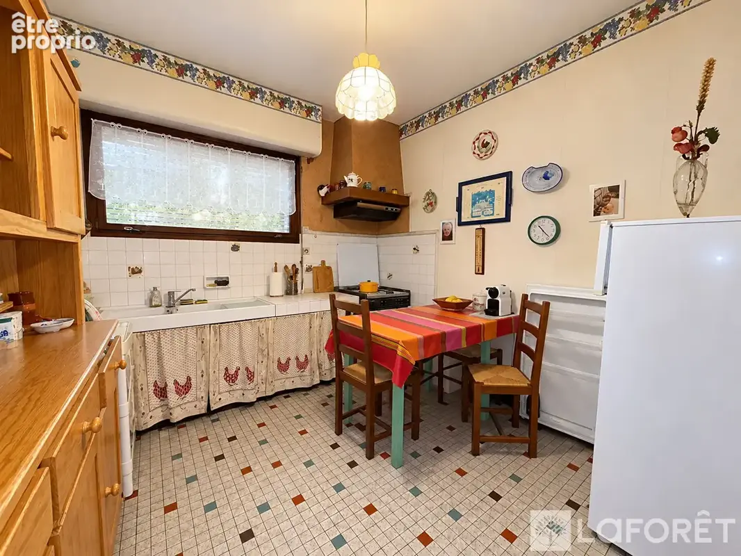 Maison familiale 134 m² - 4 chambres - Sous-sol - 2 garages + Jardin - photo 10