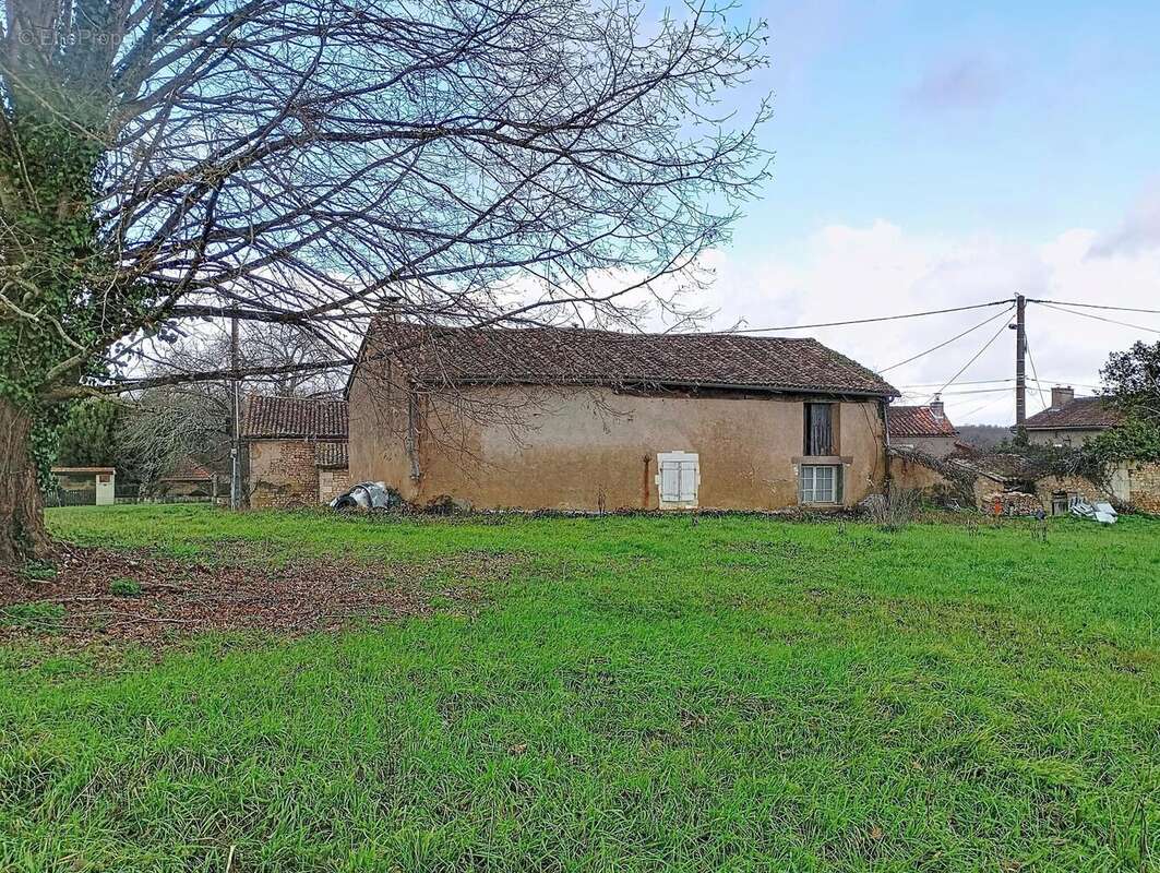 Maison 70 m² à Charras  - photo 3