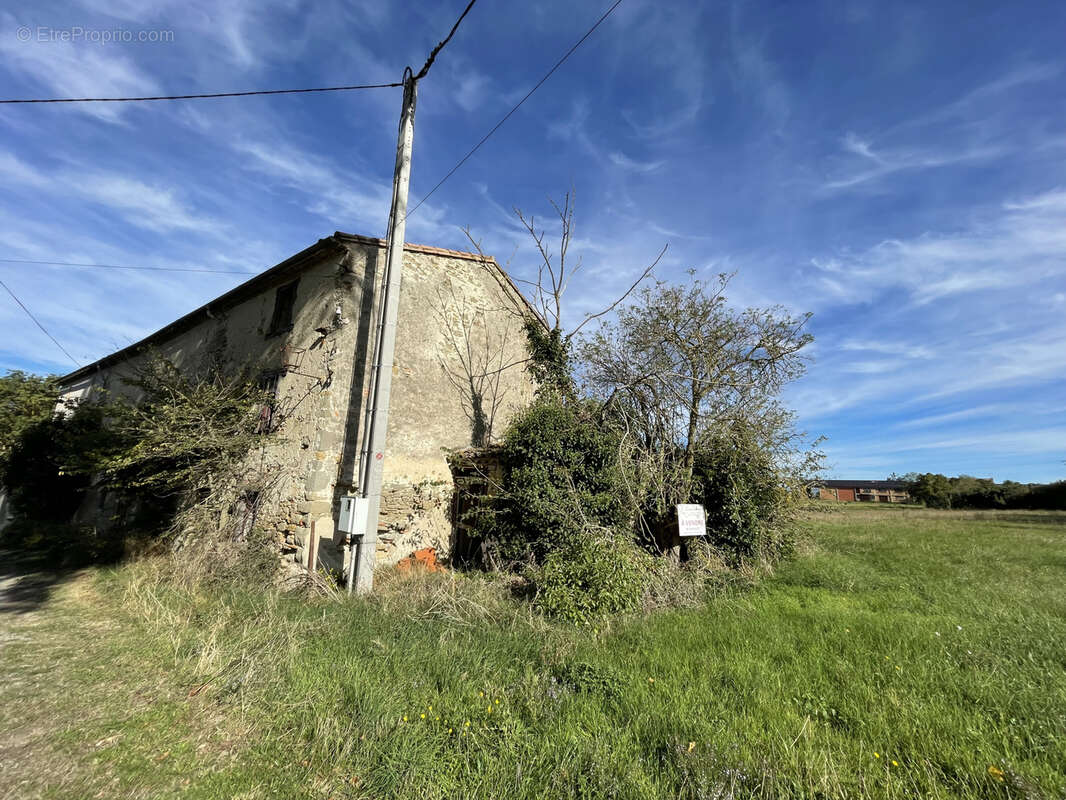 Maison à VILLESISCLE