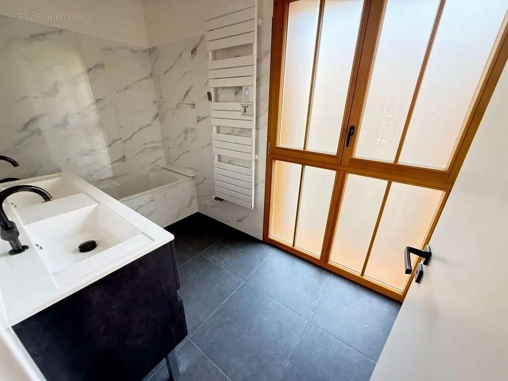 Appartement à PARIS-12E