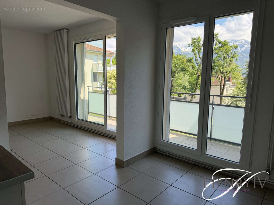 Appartement à SAINT-ISMIER
