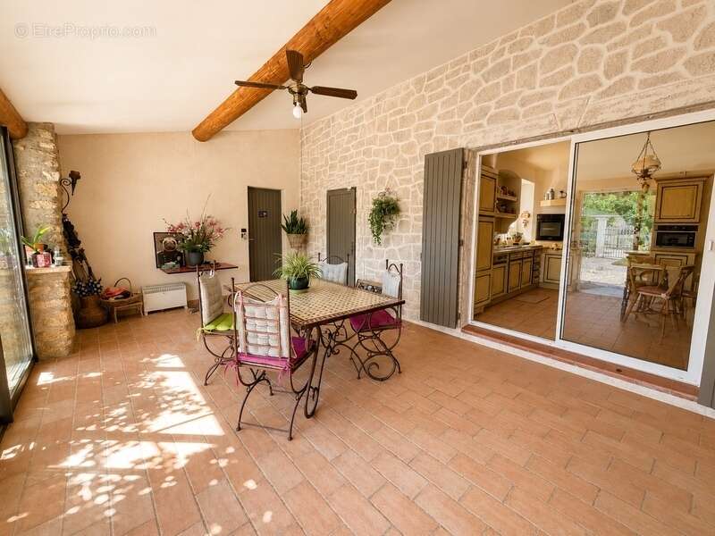 Maison à vendre 6 pièces 130 m2, dépendance, piscine, jardin  LAURIS (84) - photo 6
