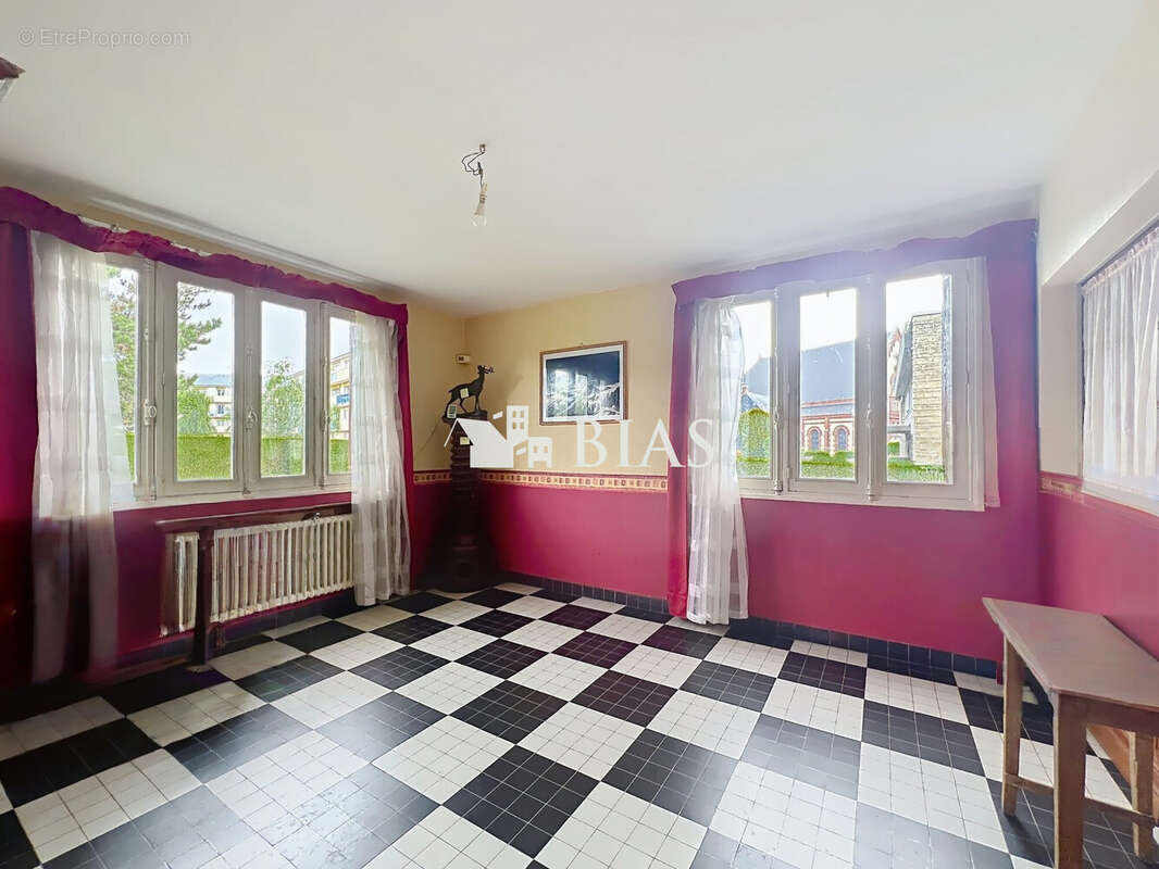 Maison 252 m² à Bernay  - photo 3