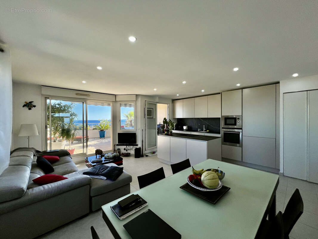 Appartement à SAINT-LAURENT-DU-VAR