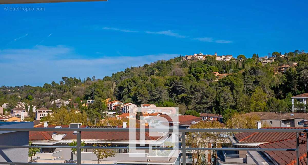 Appartement à MOUGINS