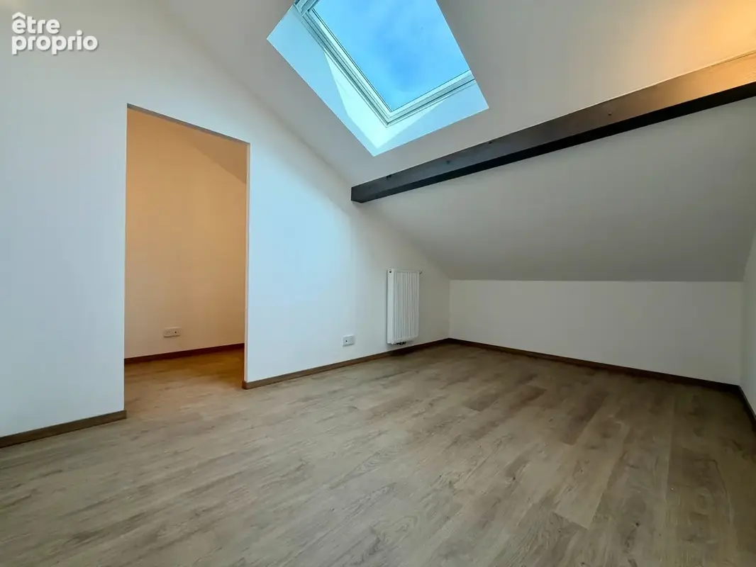 CLUSES CENTRE – T2 duplex prêt à vivre - sans délais - photo 2