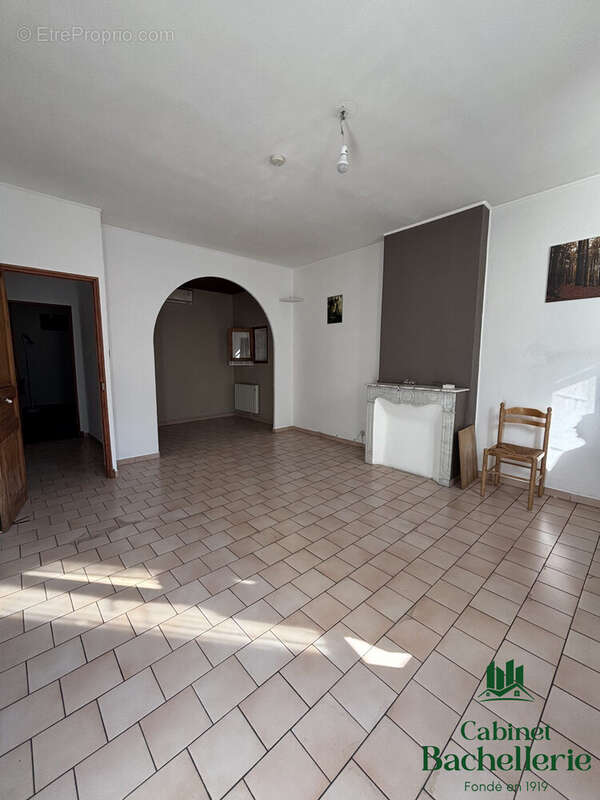Appartement 76 m² à Marseille-2e  - photo 2