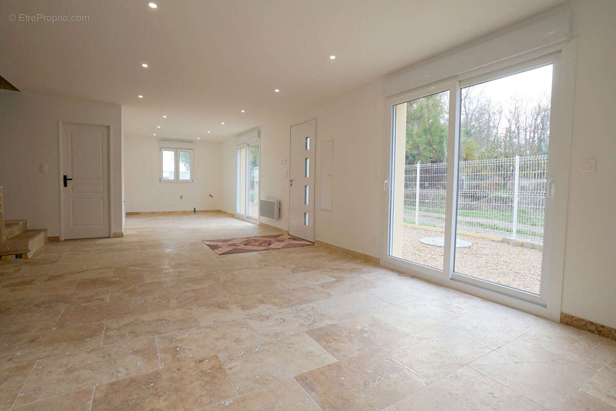 Maison à MEZIERES-SUR-SEINE