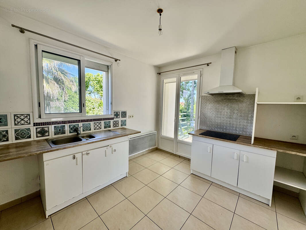 Maison à LAUDUN-L&#039;ARDOISE