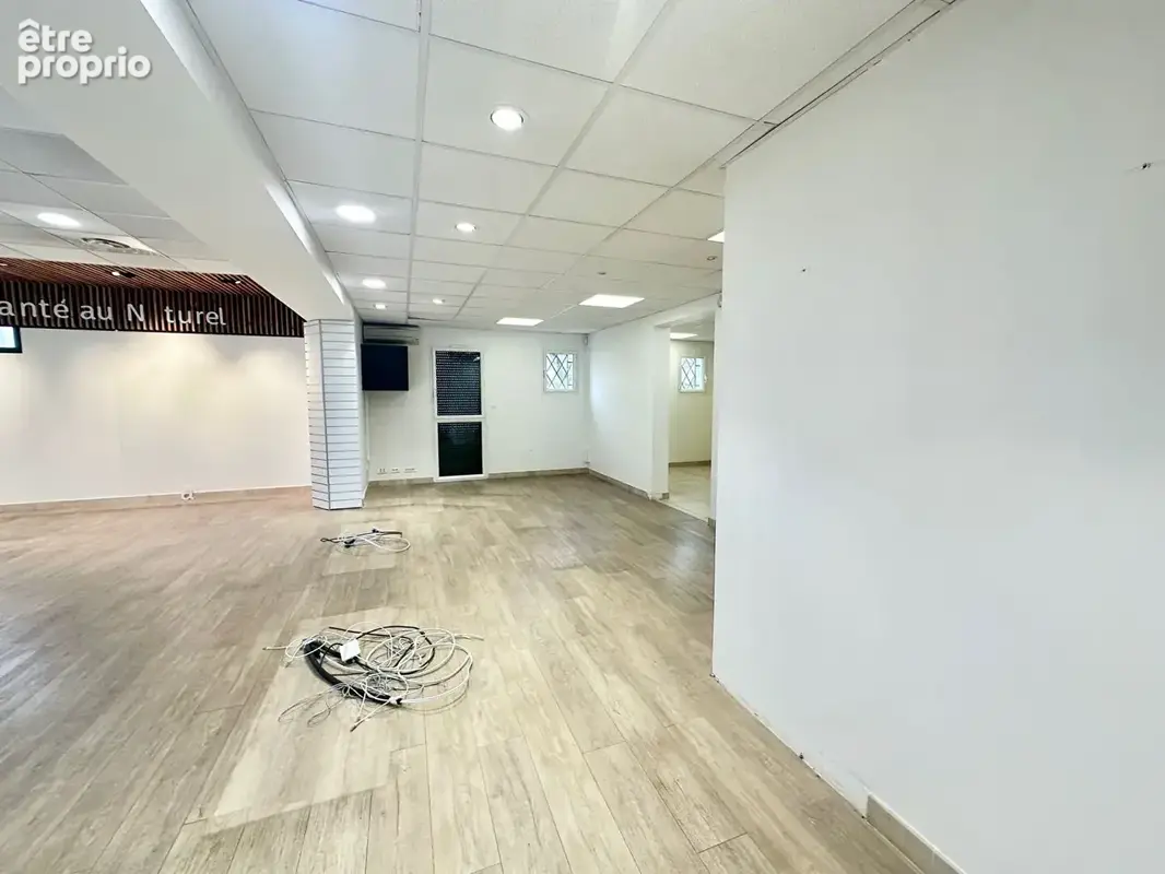 Appartement T2 à Fleury avec murs commerciaux - photo 6