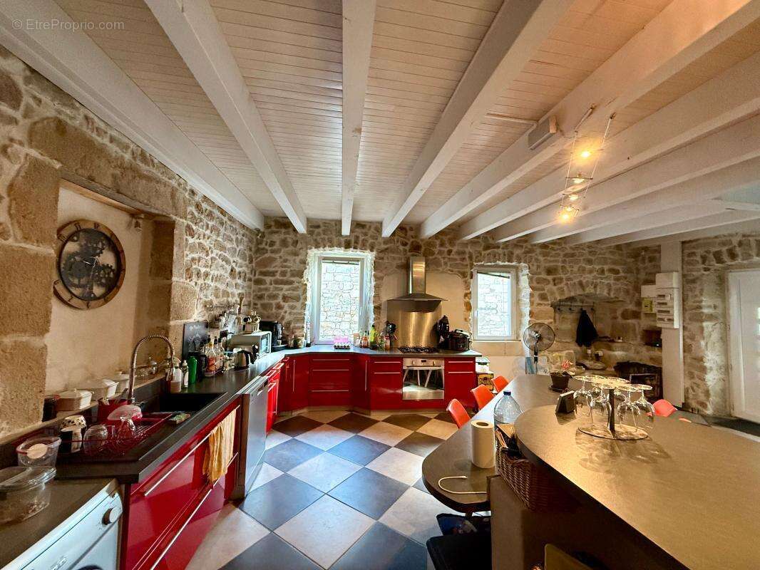Maison à LABLACHERE