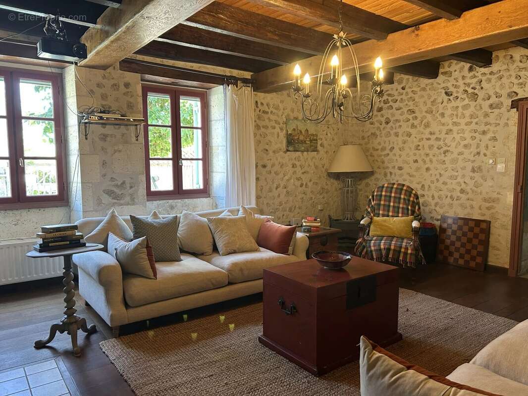 Maison à MONTIGNAC-LE-COQ